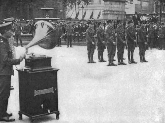 gramophone commands troops