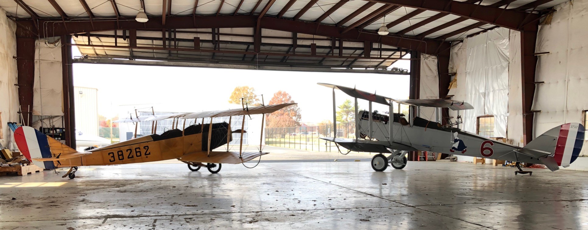 DH4 image Curtiss JN4 Trainer (left) and the DH4 Liberty Plane