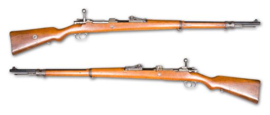 Two photos of the Mauser Gewehr 98