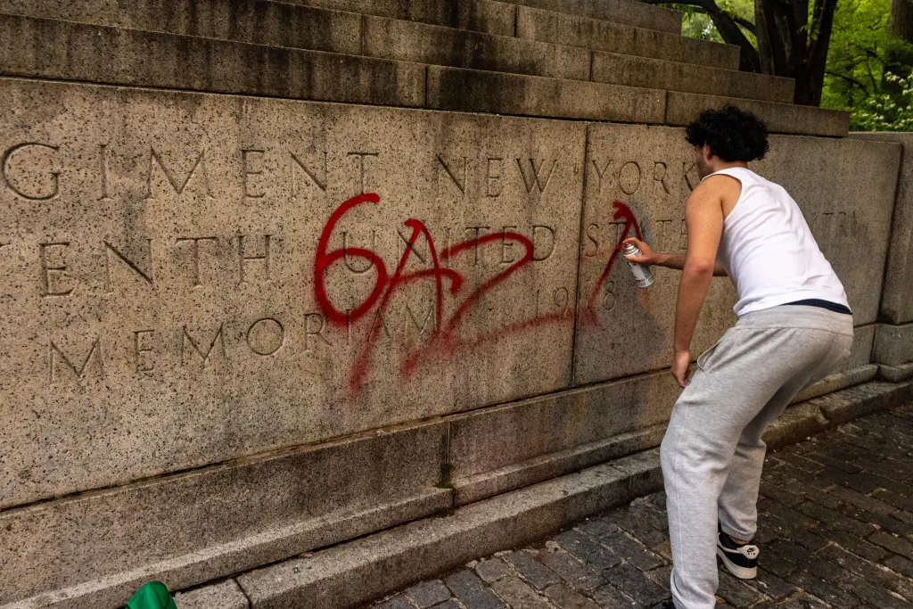 pro-palestine-protestor-writes-gaza-81374822
