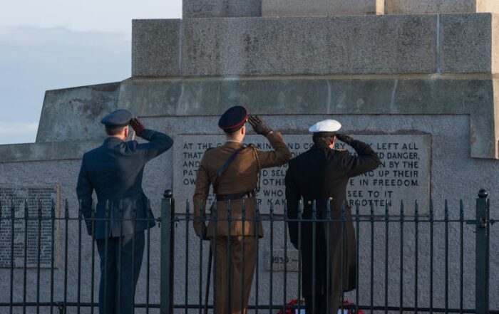 Alt.tag: soldiers saluting WWI memorial, thinking about the psychology of leaving
