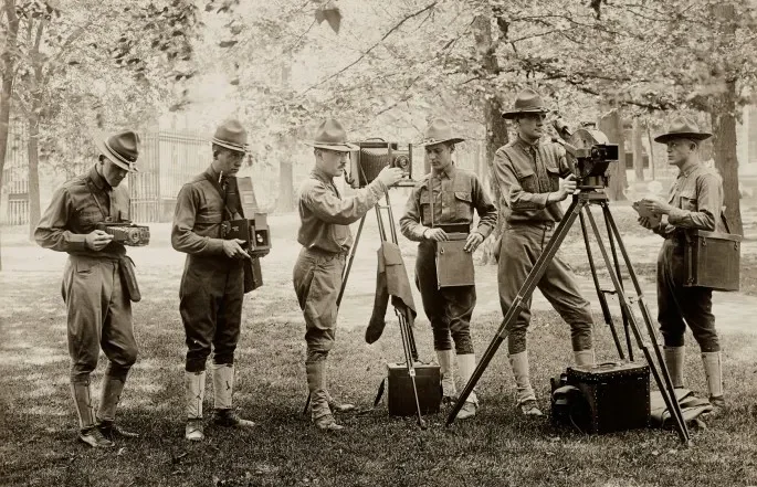 WWI soldiers with cameras